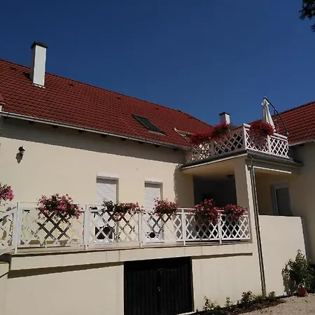 Apartament Boglarka Apartmanhaz